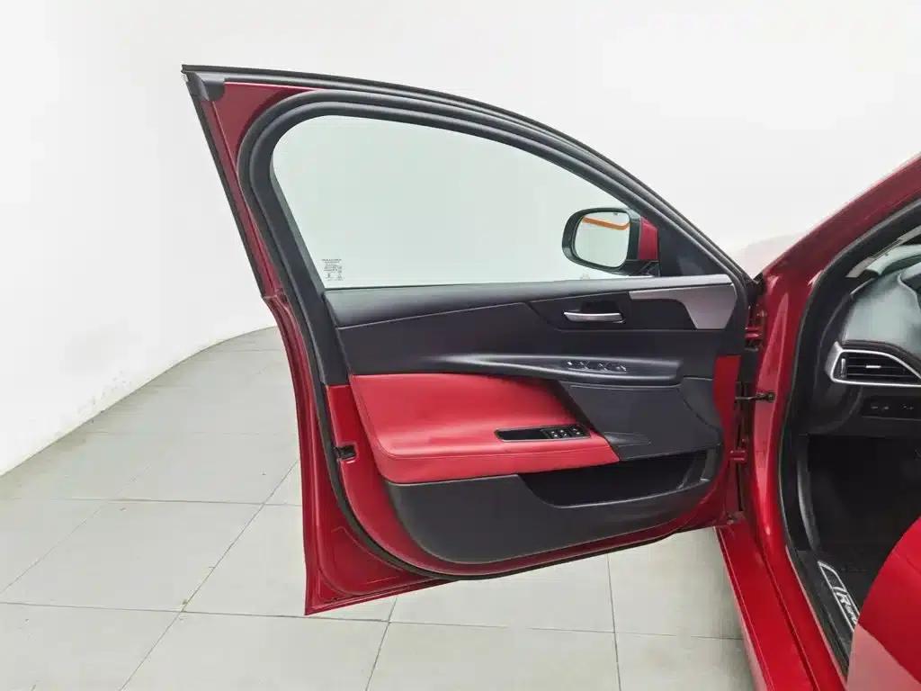 Jaguar XE 2015 2.0T 200PS R-Sport — миниатюра 8