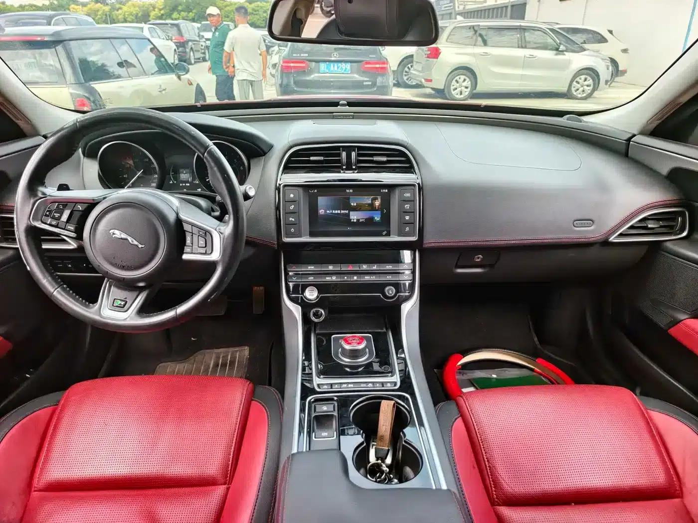 Jaguar XE 2017 2.0T 200PS R-Sport — миниатюра 11