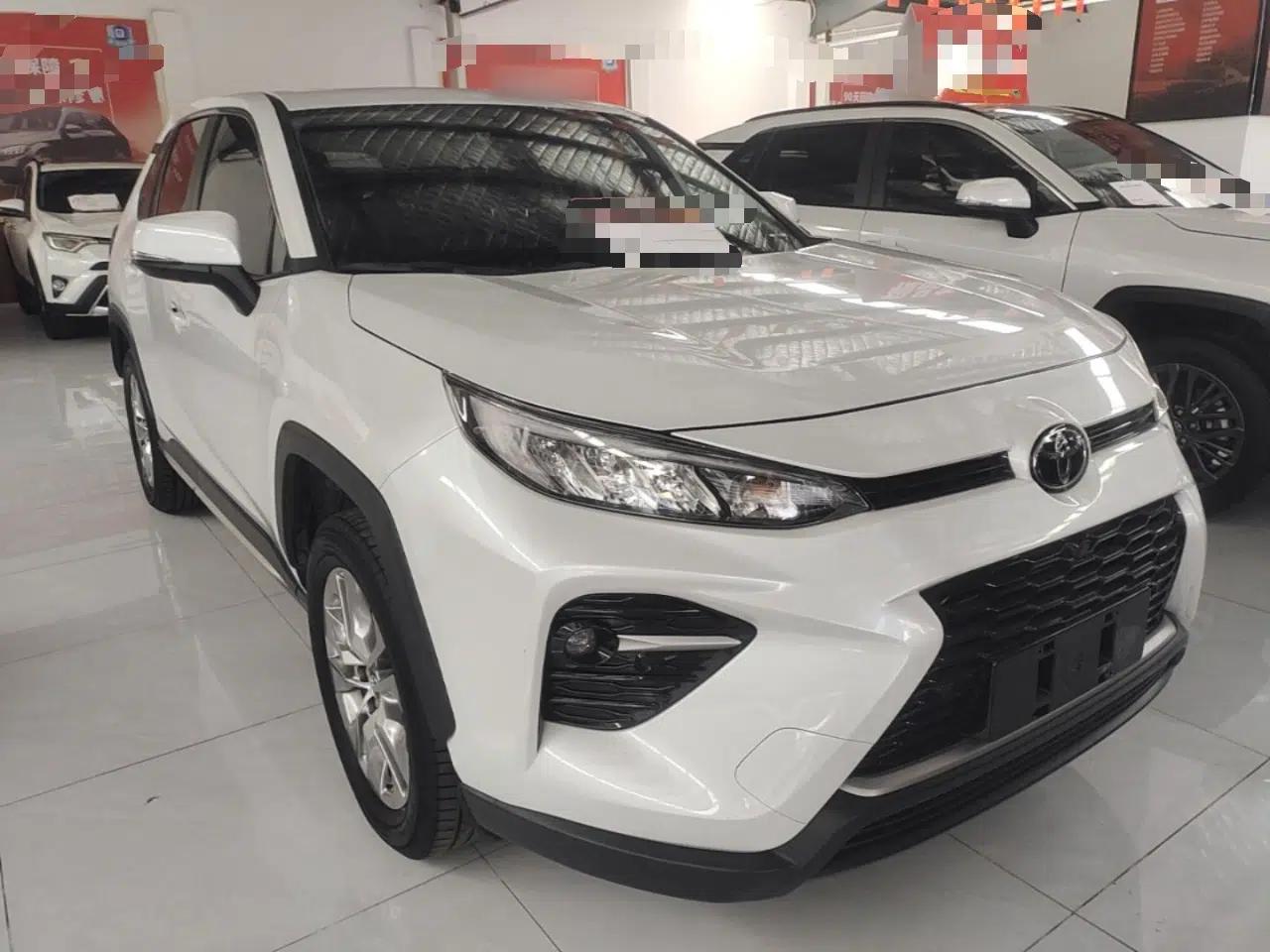 Toyota Wildlander 2022 2.0L CVT Two-Wheel Drive Luxury PLUS Edition — миниатюра 3
