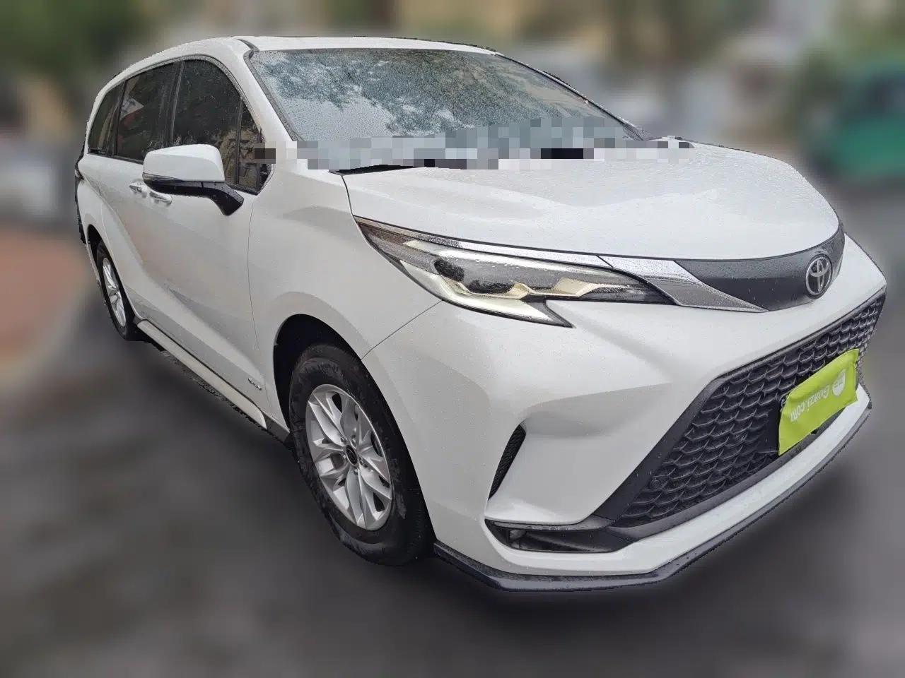 Toyota Granvia 2024 2.5L Hybrid Comfort Edition — миниатюра 3