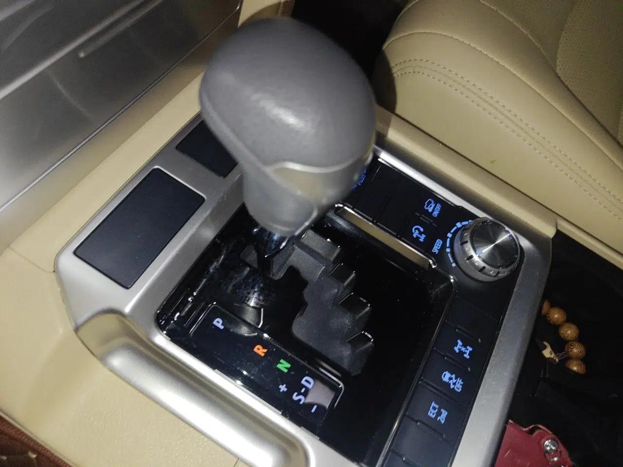 Toyota Land Cruiser 2017 4.0L GX-R Sunroof – Middle East — миниатюра 14