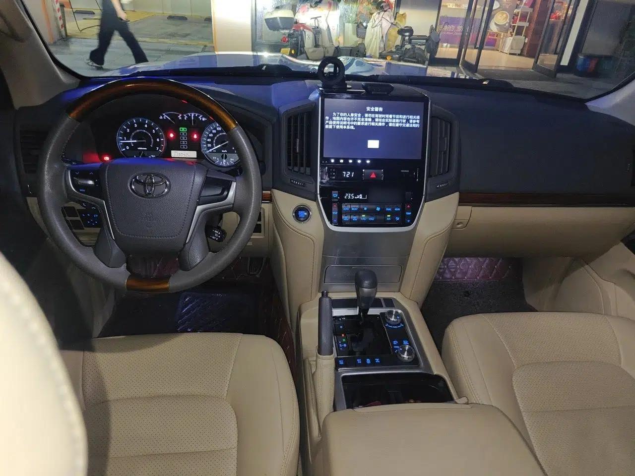 Toyota Land Cruiser 2017 4.0L GX-R Sunroof – Middle East — миниатюра 9