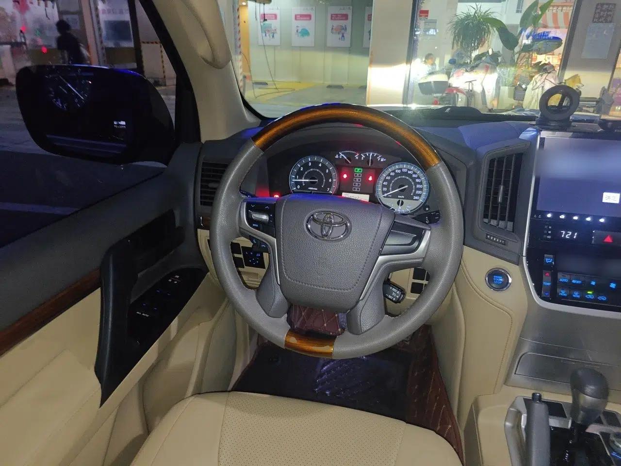 Toyota Land Cruiser 2017 4.0L GX-R Sunroof – Middle East — миниатюра 10