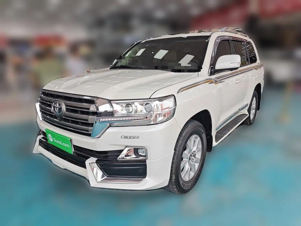 Toyota Land Cruiser 2019 Toyota Land Cruiser 4.0-liter automatic gasoline, 7 seats — миниатюра 1