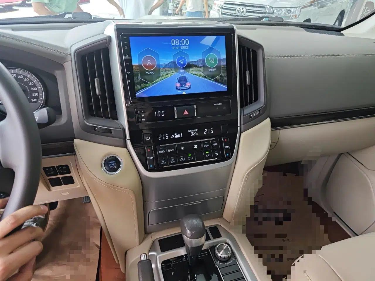Toyota Land Cruiser 2019 Toyota Land Cruiser 4.0-liter automatic gasoline, 7 seats — миниатюра 13