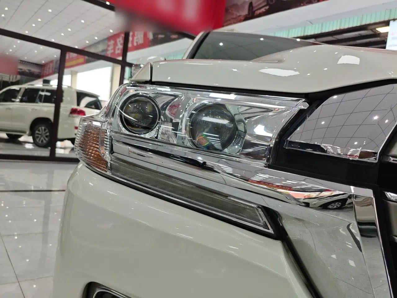 Toyota Land Cruiser 2016 Toyota Land Cruiser 4.0 Automatic Gasoline (8-Seater) — миниатюра 7
