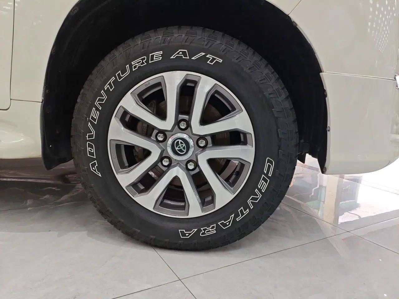 Toyota Land Cruiser 2016 Toyota Land Cruiser 4.0 Automatic Gasoline (8-Seater) — миниатюра 8