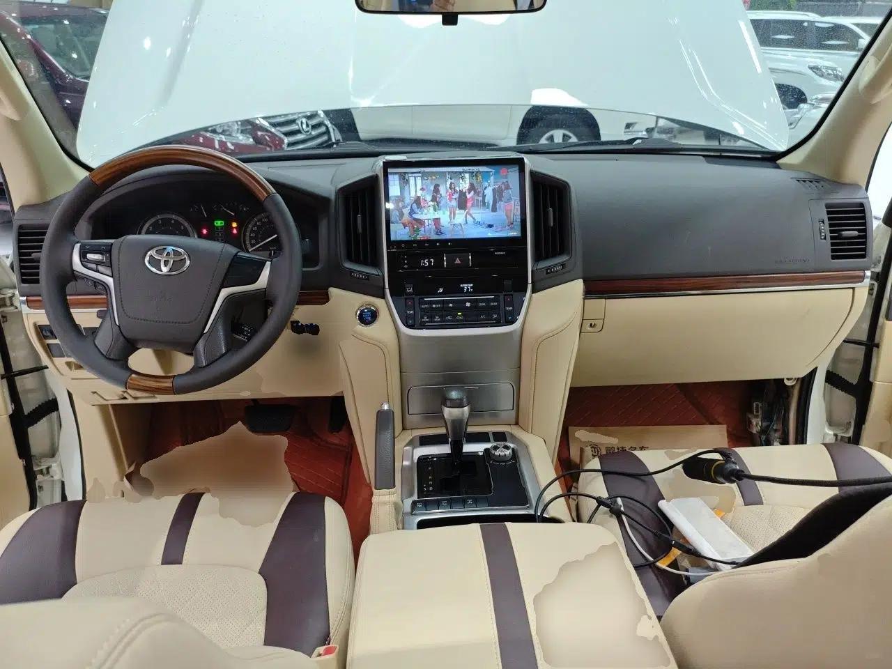 Toyota Land Cruiser 2016 Toyota Land Cruiser 4.0 Automatic Gasoline (8-Seater) — миниатюра 9