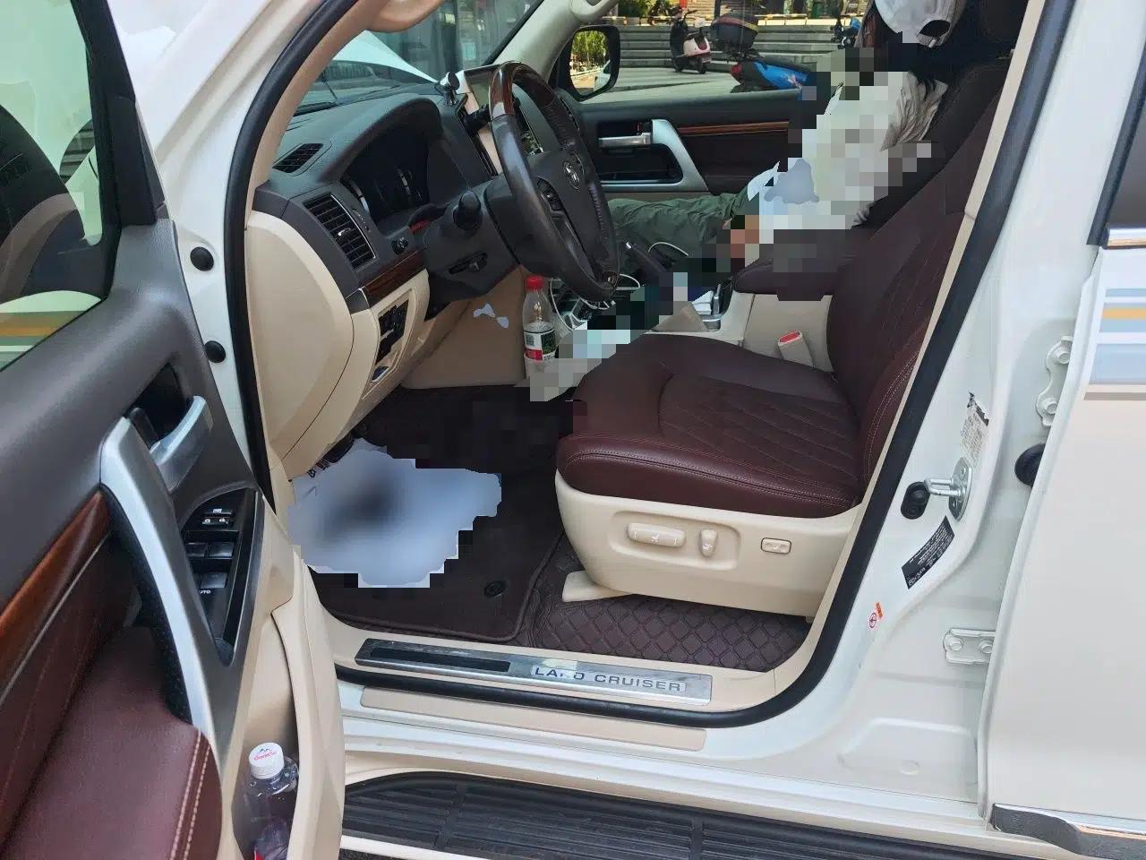 Toyota Land Cruiser 2018 5.7L VX-R Middle East — миниатюра 16