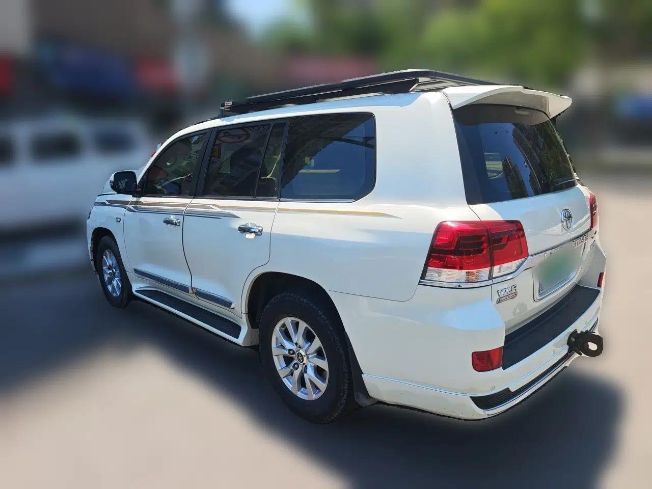 Toyota Land Cruiser 2018 5.7L VX-R Middle East — миниатюра 4