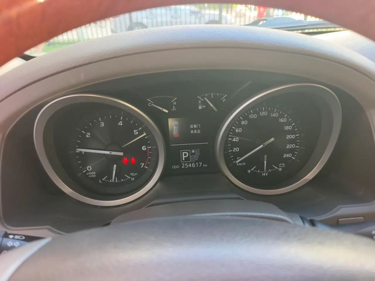 Toyota Land Cruiser 2012 4.6L Automatic VX-R — миниатюра 11