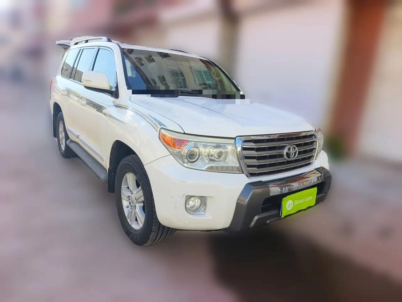 Toyota Land Cruiser 2012 4.6L Automatic VX-R — миниатюра 3