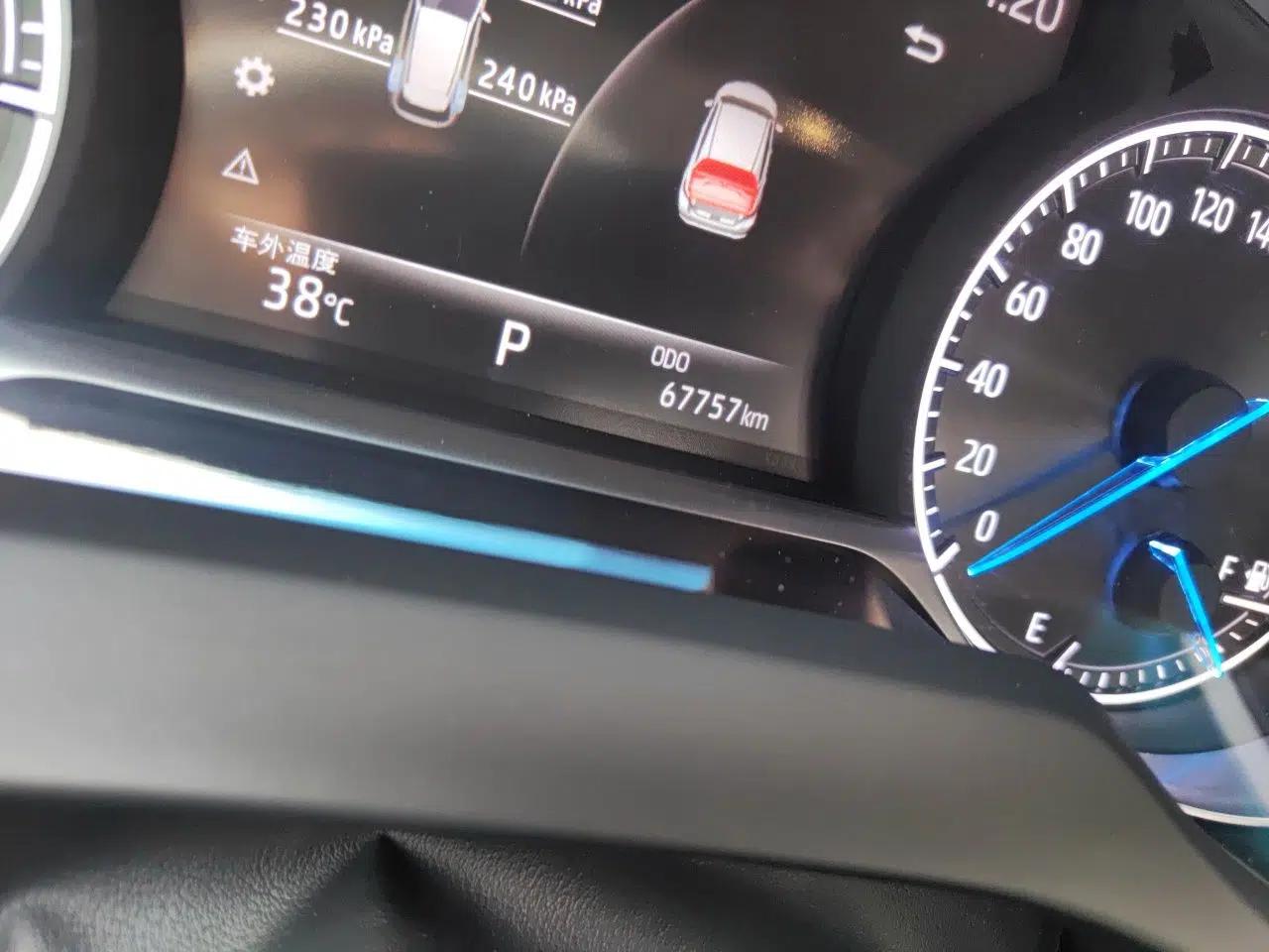 Toyota Harrier 2022 Dual-Engine 2.5L CVT Two-Wheel Drive Luxury Edition — миниатюра 12