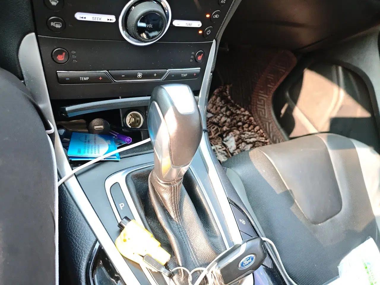 Ford Edge 2015 2.7T GTDi 4x4 Sporty 7-Seater — миниатюра 14