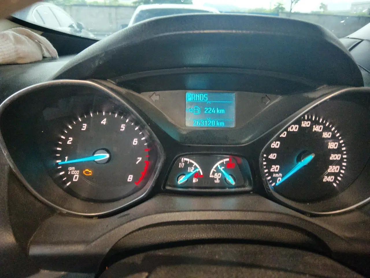 Ford Kuga 2015 1.5L GTDi Two-Wheel-Drive Comfort Model — миниатюра 12