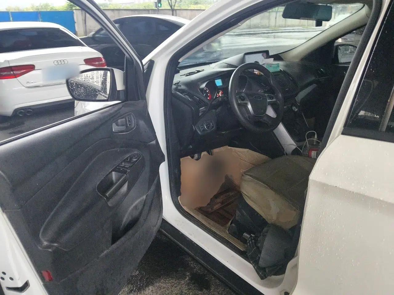 Ford Kuga 2015 1.5L GTDi Two-Wheel-Drive Comfort Model — миниатюра 16