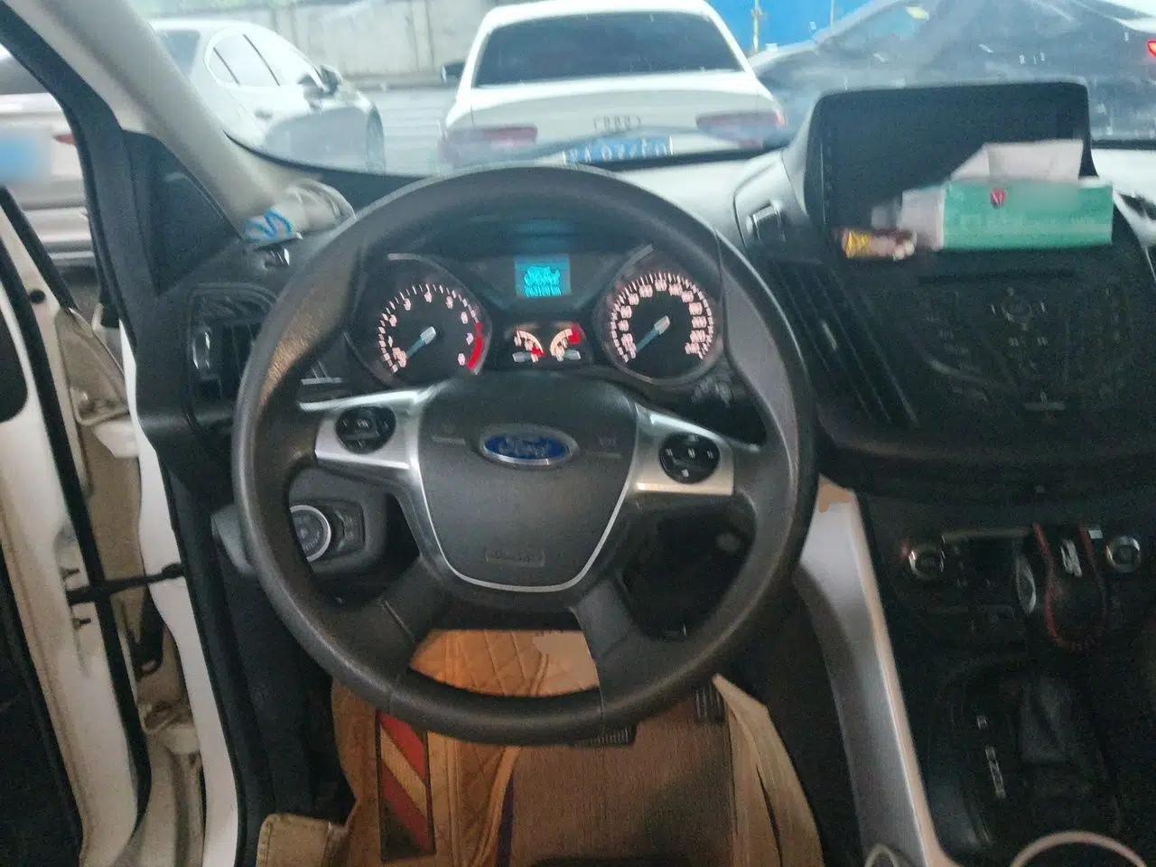 Ford Kuga 2015 1.5L GTDi Two-Wheel-Drive Comfort Model — миниатюра 10