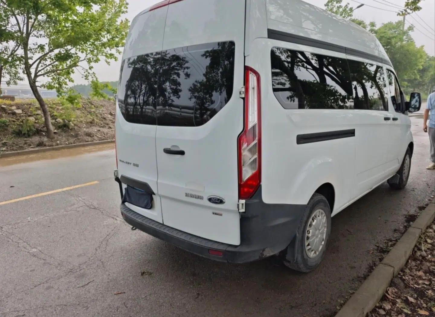 Ford Transit 2017 2.0T Diesel Multi-Function Commercial Vehicle Mid-Drive Mid-Roof China V Standard — миниатюра 5