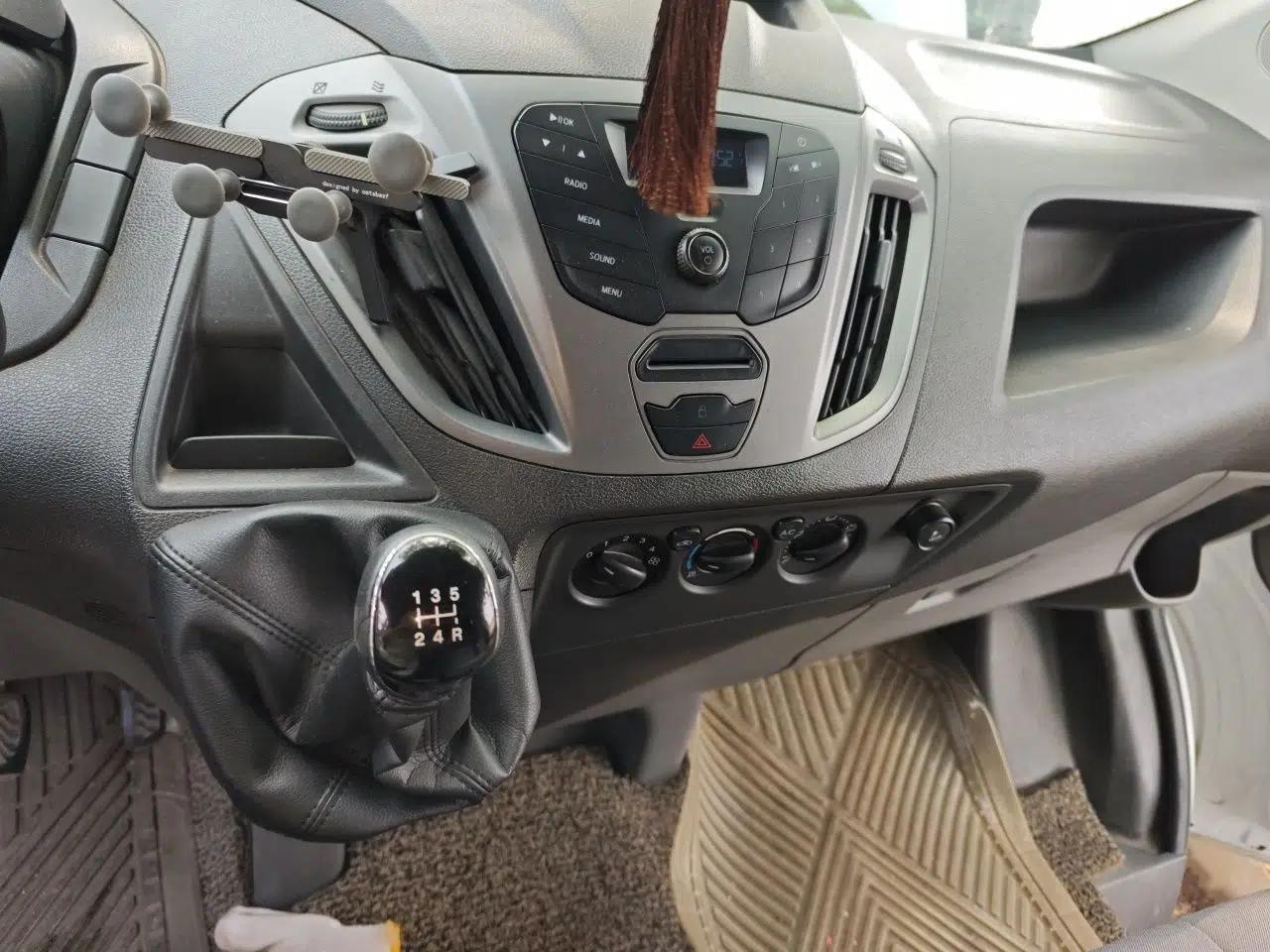 Ford Transit 2017 2.0T Diesel Multi-Function Commercial Vehicle Mid-Drive Mid-Roof China V Standard — миниатюра 10
