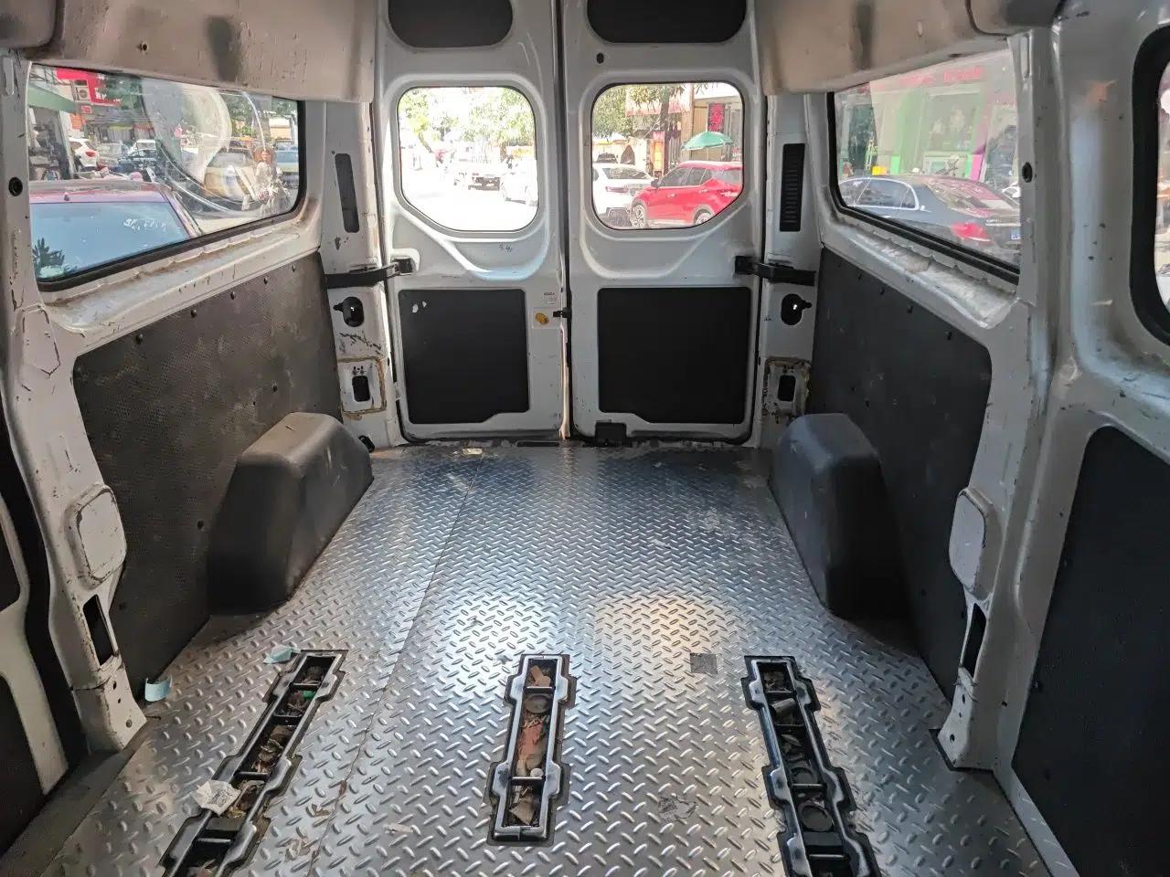 Ford Transit 2021 2.0T Diesel Manual Advanced Commercial Traveler Mid-axle Mid-roof 7-Seater China VI — миниатюра 17