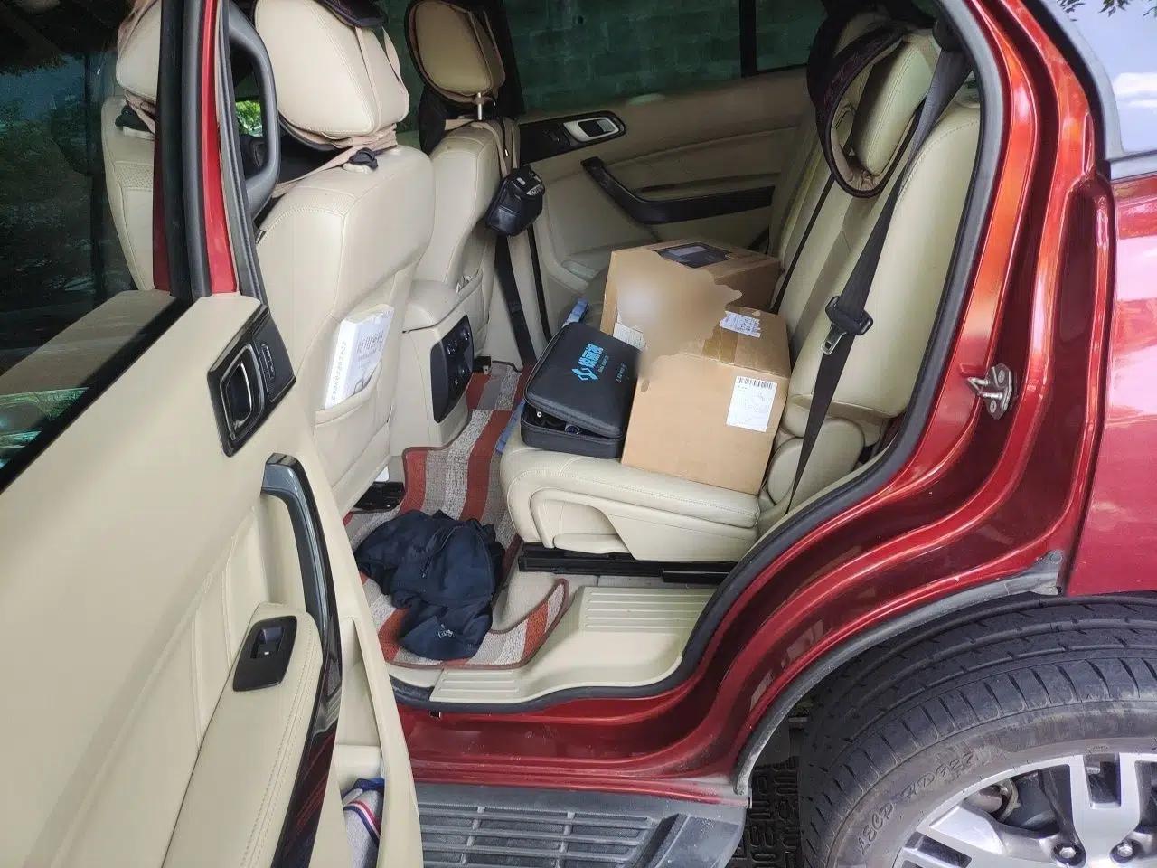 Ford Everest 2016 2.0T Gasoline Automatic 4x4 Flagship Edition — миниатюра 17