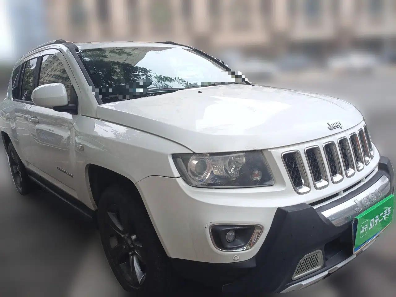 Jeep Compass 2014 Revised Version 2.4L Four-Wheel Drive Comfort Edition — миниатюра 3