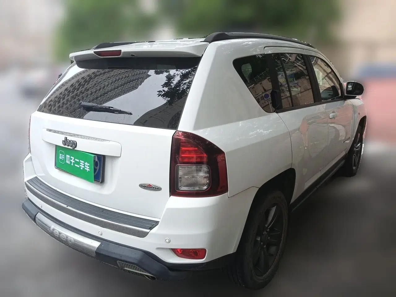 Jeep Compass 2014 Revised Version 2.4L Four-Wheel Drive Comfort Edition — миниатюра 6
