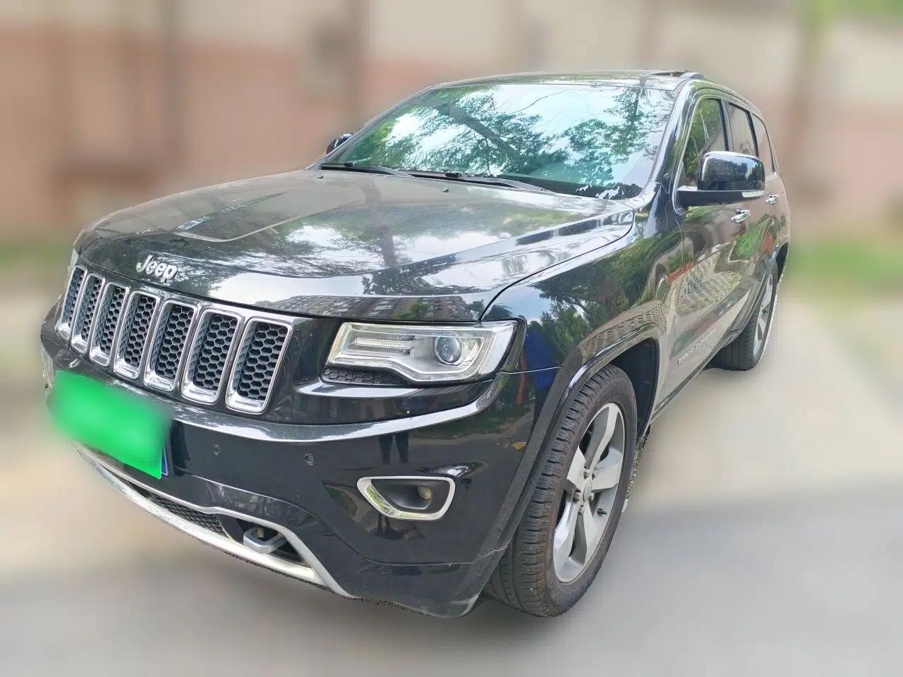 Jeep Grand Cherokee 2015 3.6L Luxury Navigation Edition — миниатюра 1