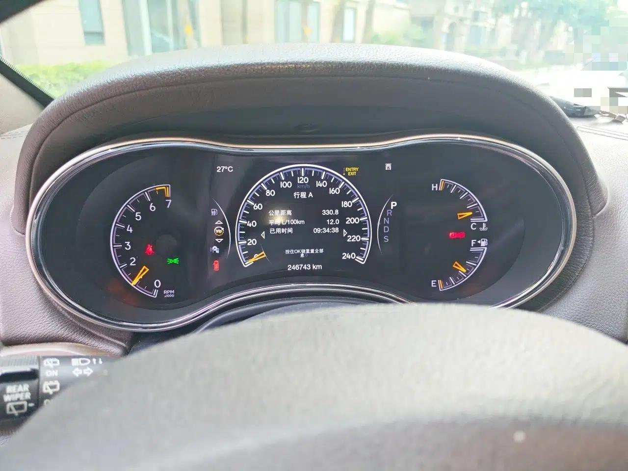 Jeep Grand Cherokee 2015 3.6L Luxury Navigation Edition — миниатюра 11