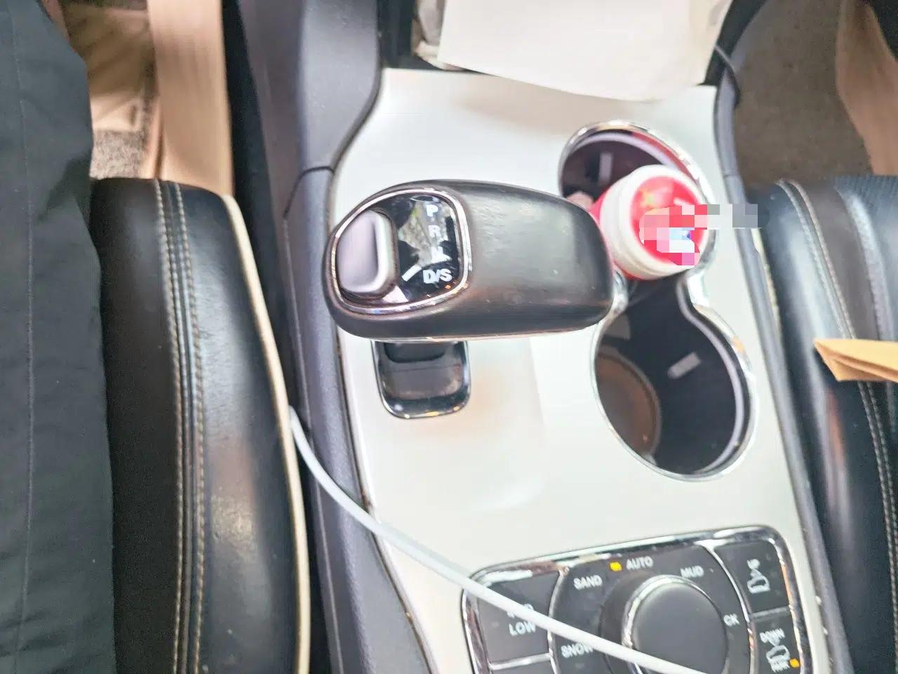 Jeep Grand Cherokee 2015 3.6L Luxury Navigation Edition — миниатюра 14