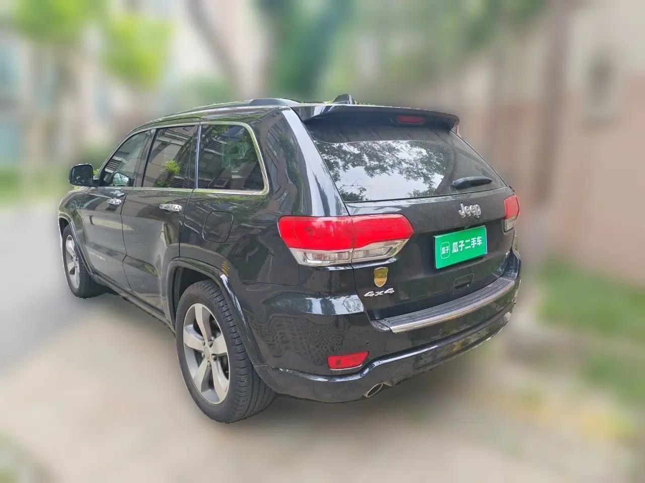 Jeep Grand Cherokee 2015 3.6L Luxury Navigation Edition — миниатюра 4