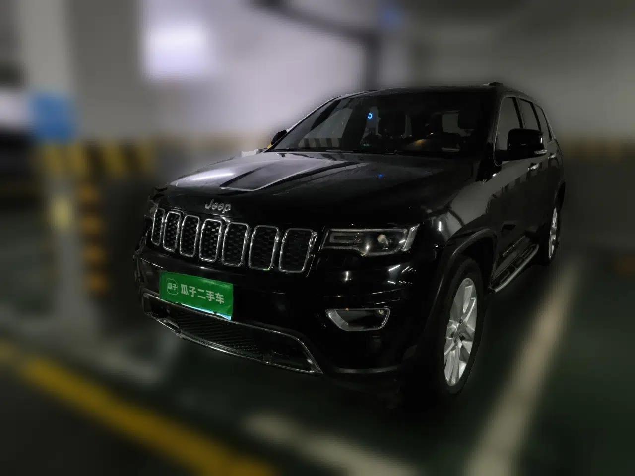 Jeep Grand Cherokee 2016 3.0L Comfort Navigation Edition — миниатюра 1