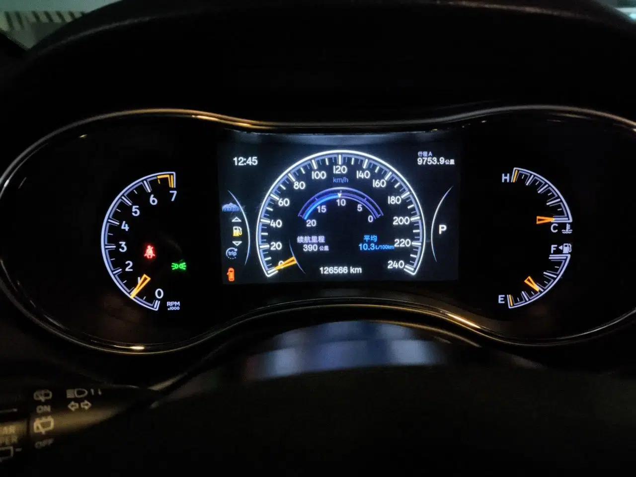 Jeep Grand Cherokee 2016 3.0L Comfort Navigation Edition — миниатюра 11