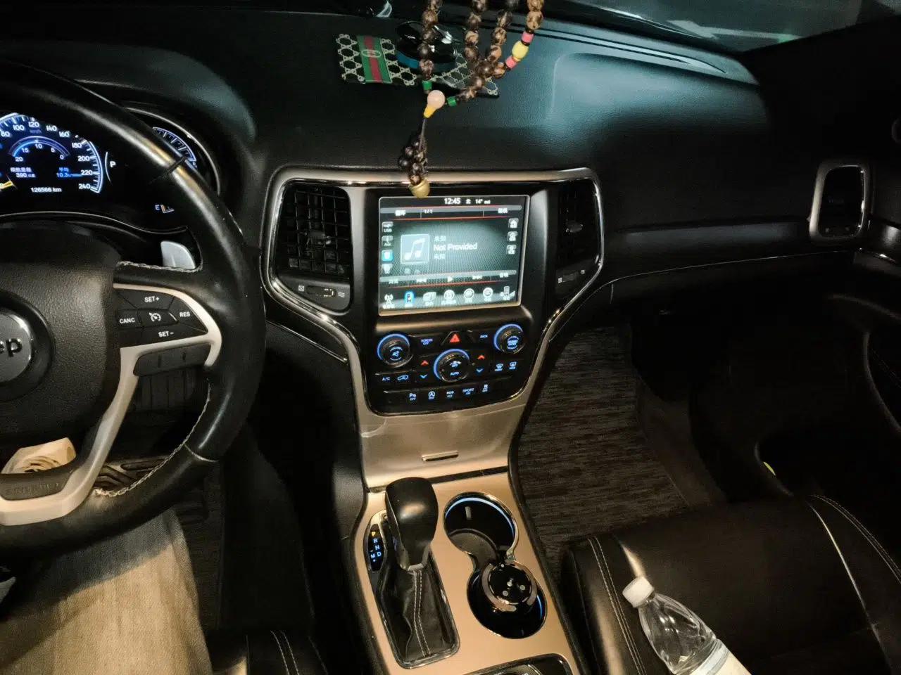 Jeep Grand Cherokee 2016 3.0L Comfort Navigation Edition — миниатюра 13
