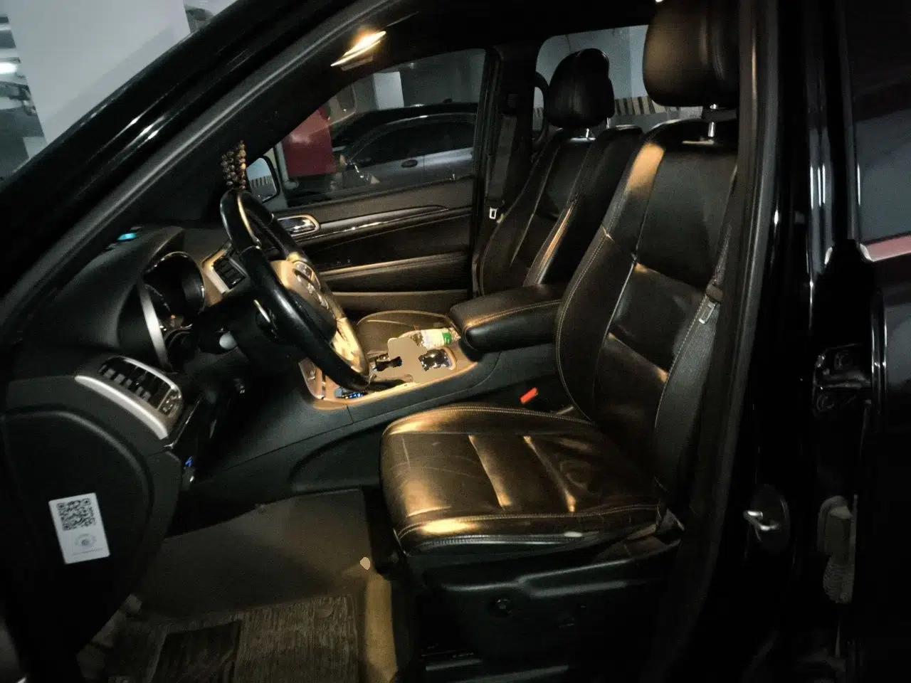 Jeep Grand Cherokee 2016 3.0L Comfort Navigation Edition — миниатюра 15
