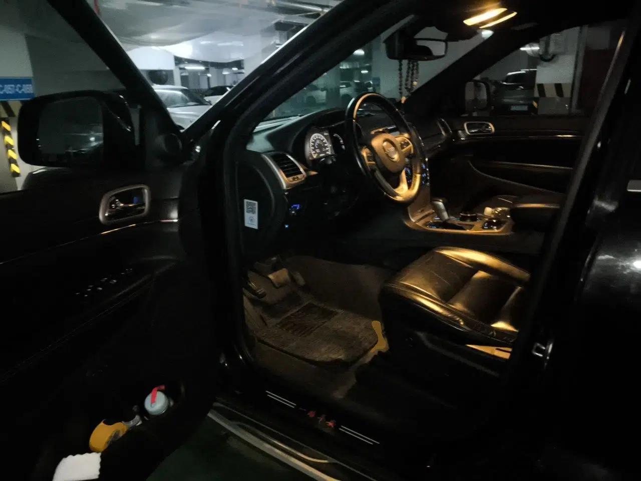Jeep Grand Cherokee 2016 3.0L Comfort Navigation Edition — миниатюра 16
