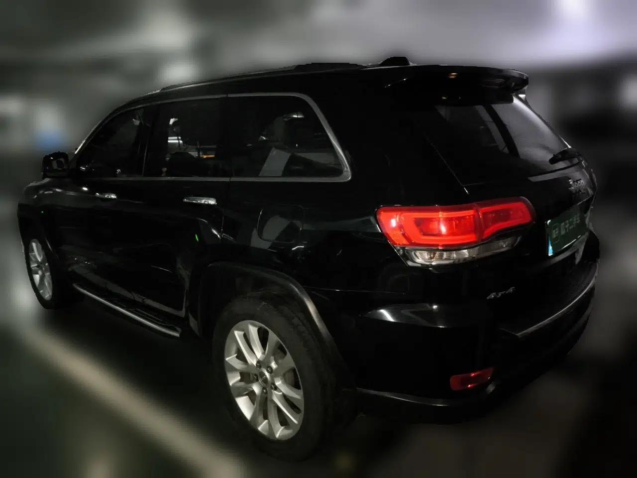 Jeep Grand Cherokee 2016 3.0L Comfort Navigation Edition — миниатюра 4