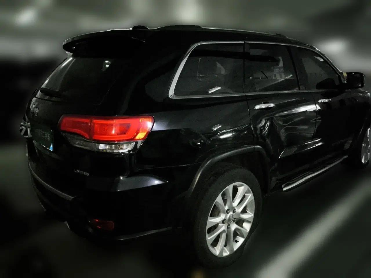Jeep Grand Cherokee 2016 3.0L Comfort Navigation Edition — миниатюра 6