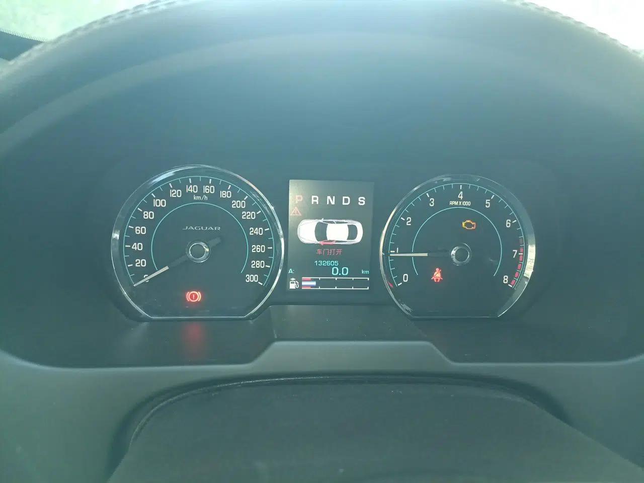 Jaguar XF 2014 XF 2.0T Luxury Edition — миниатюра 11