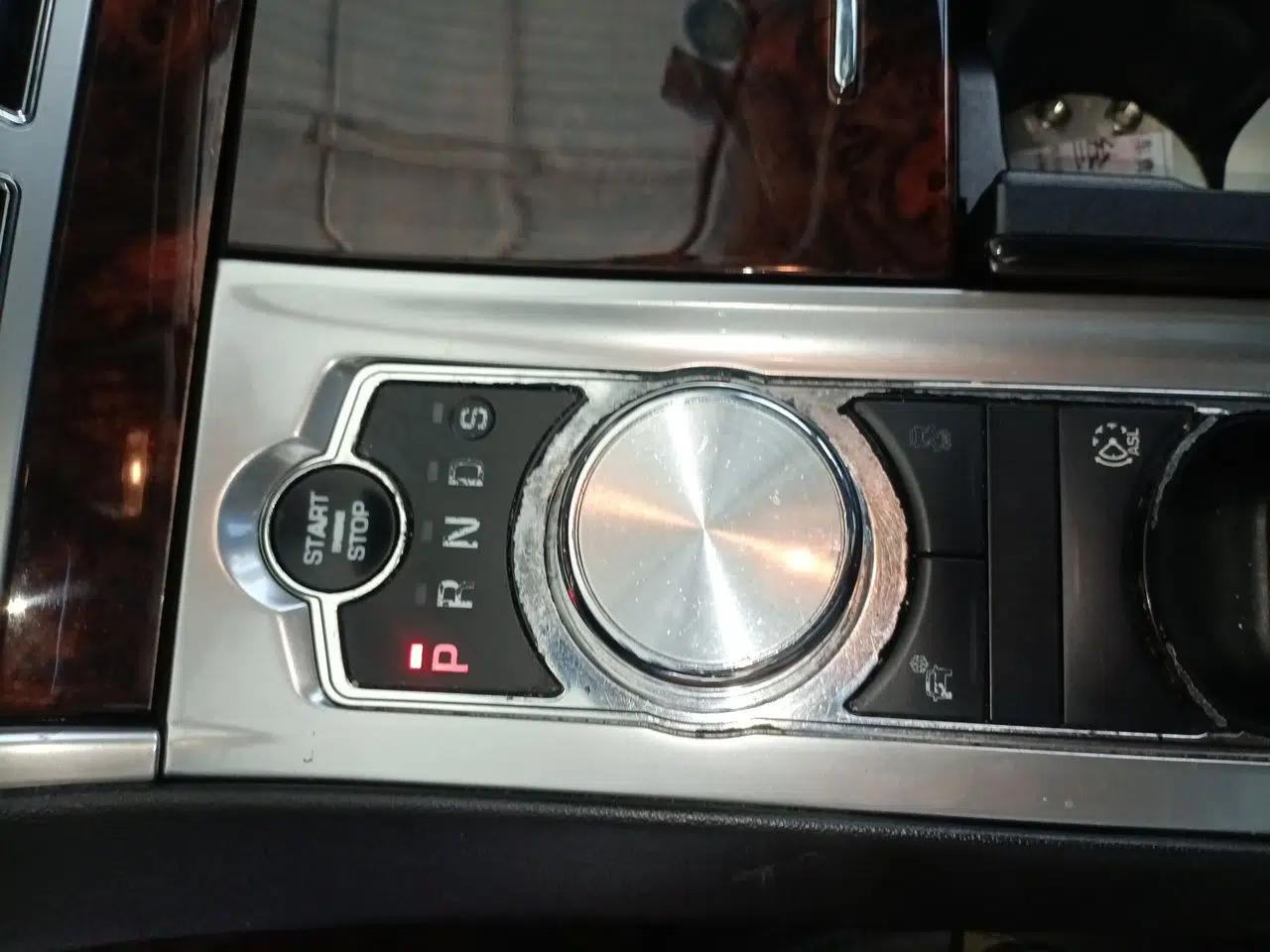 Jaguar XF 2014 XF 2.0T Luxury Edition — миниатюра 14
