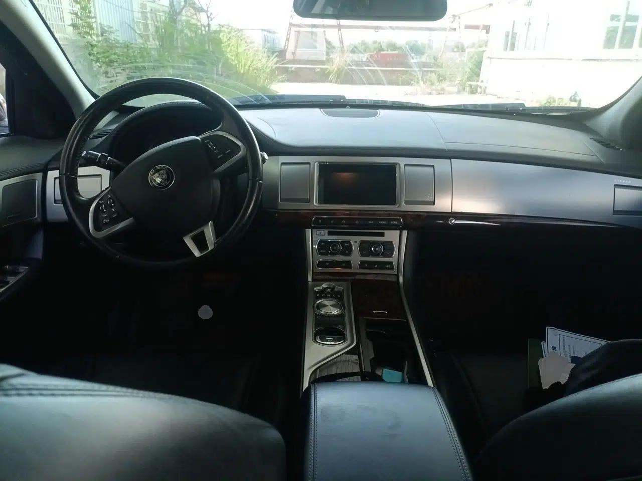 Jaguar XF 2014 XF 2.0T Luxury Edition — миниатюра 9