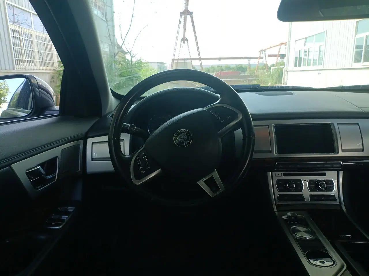 Jaguar XF 2014 XF 2.0T Luxury Edition — миниатюра 10