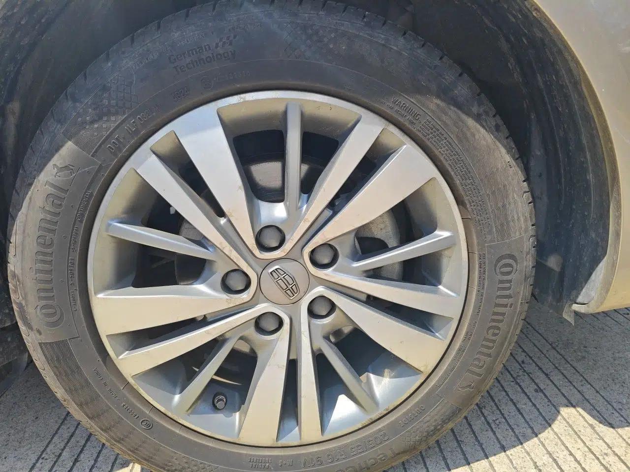 Geely Auto Emgrand 2018 1.5L CVT Upward Connect Edition — миниатюра 8