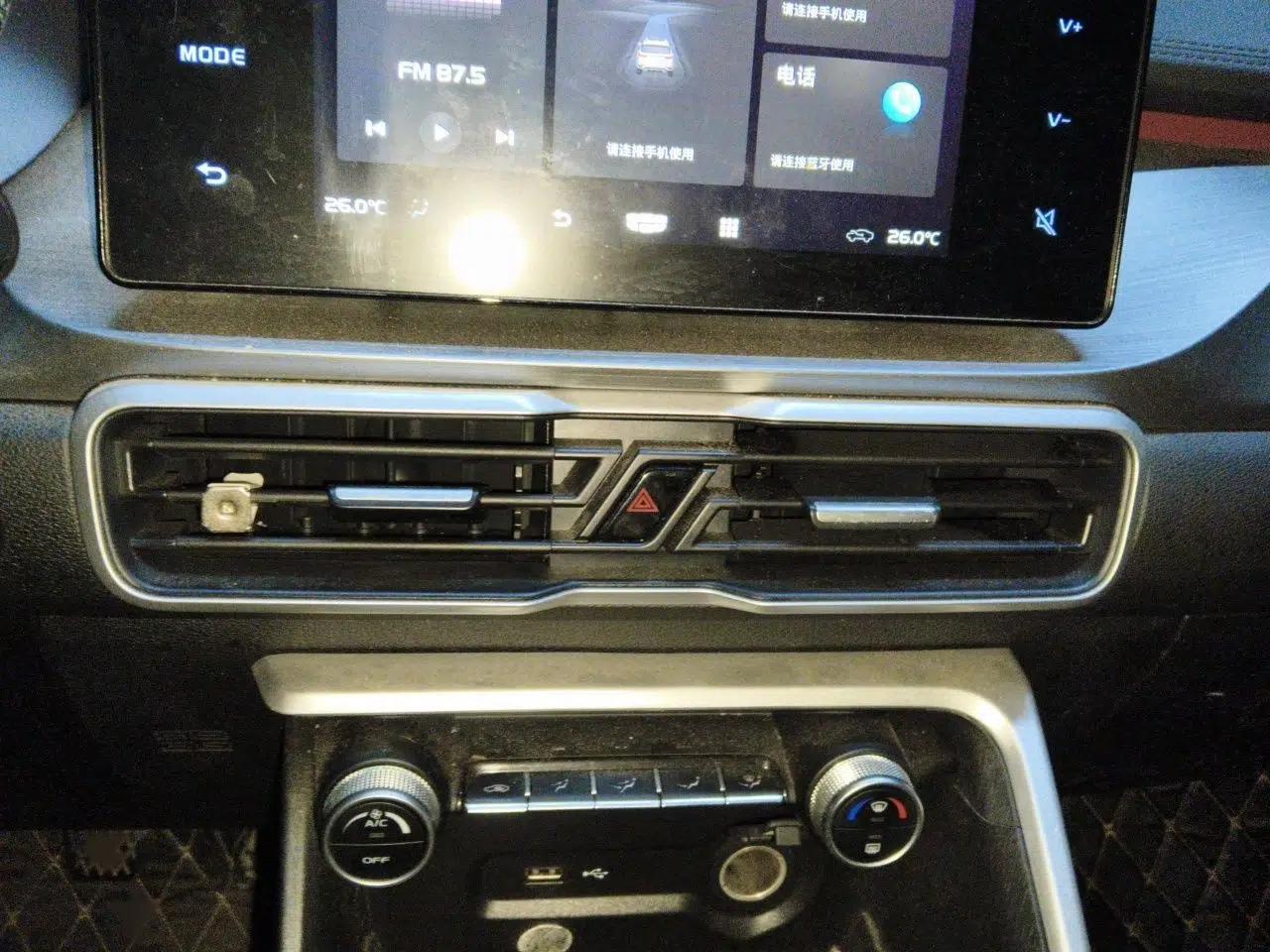 Geely Auto Coolray 2021 1.4T Manual Gold Edition — миниатюра 12