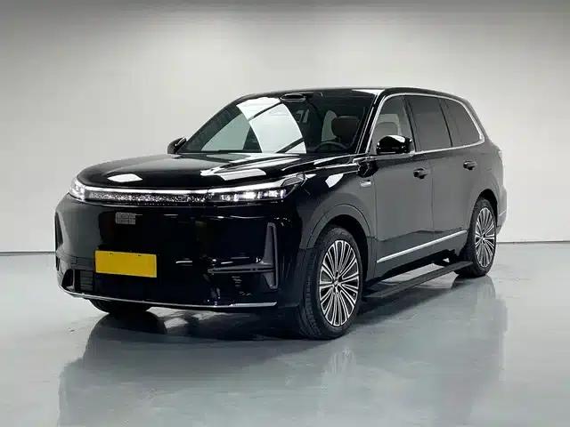 Galaxy M9 2025 210km/h AWD Navigator Edition