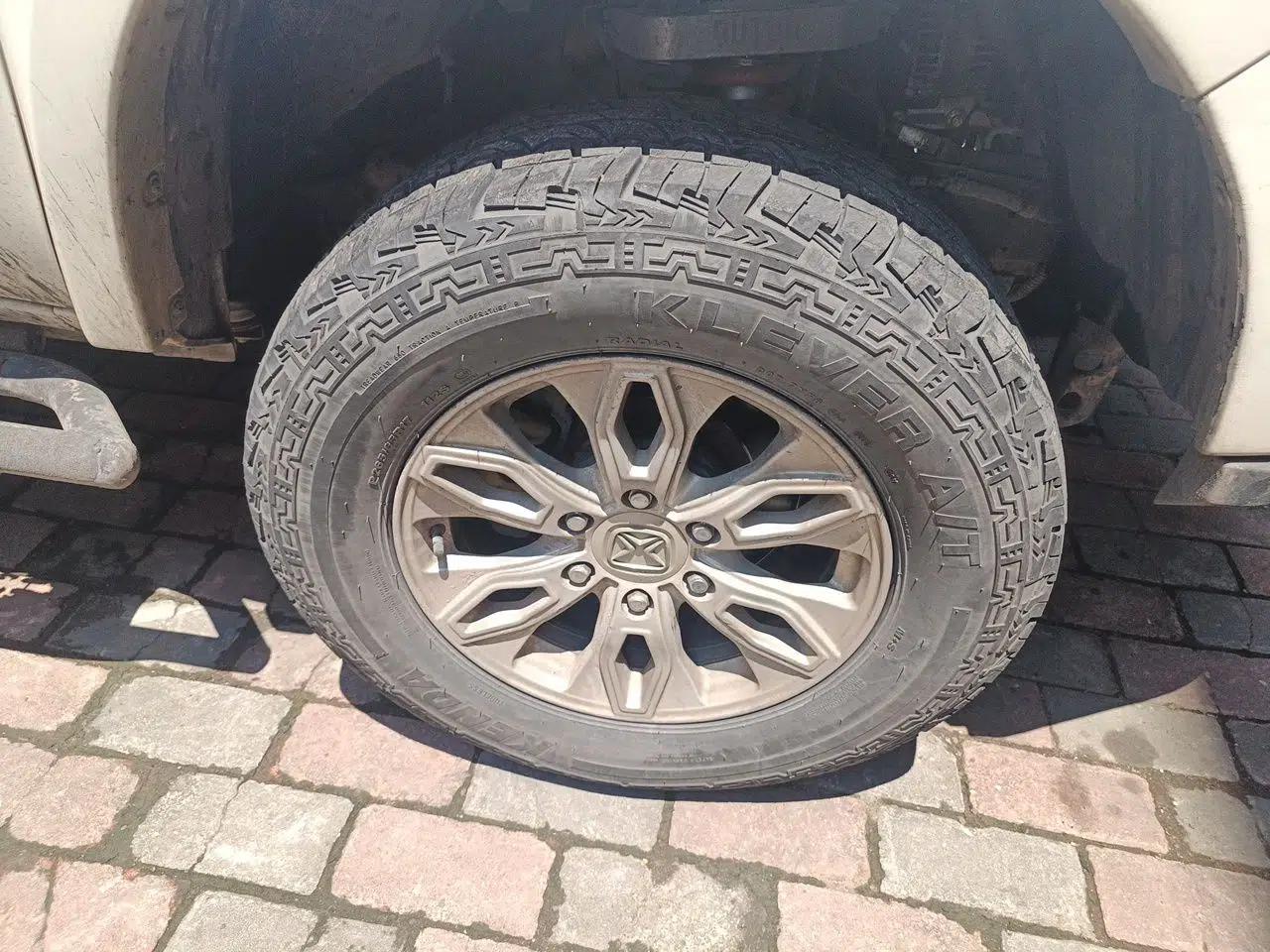 JMC Yusheng S350 2014 2.4T Automatic 4x4 Diesel Luxury Version with Sunroof 7 Seats — миниатюра 8