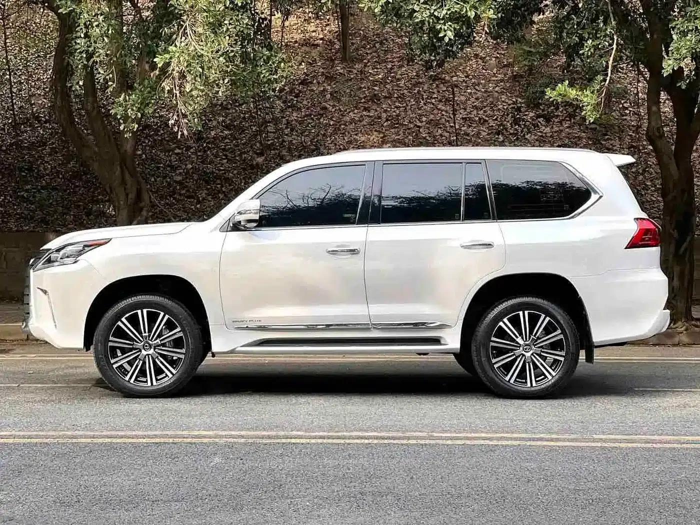 2017 Lexus LX 570 Premium Luxury Edition — миниатюра 5