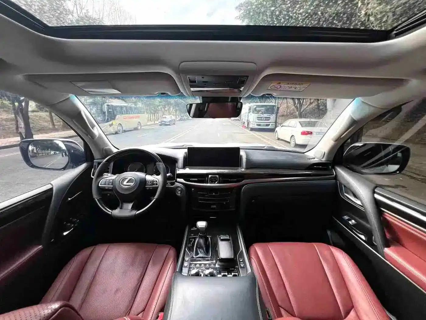 2017 Lexus LX 570 Premium Luxury Edition — миниатюра 6