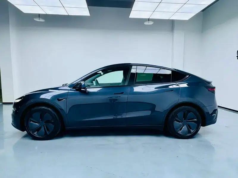 Model Y 2025 Long Range All-Wheel Drive First Edition — миниатюра 3