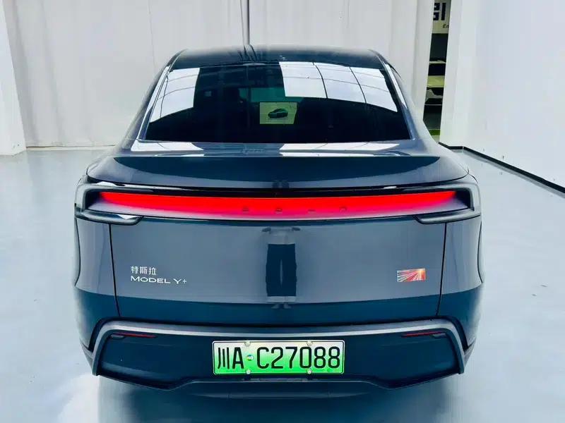 Model Y 2025 Long Range All-Wheel Drive First Edition — миниатюра 4
